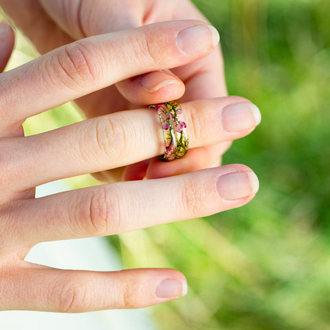 Real dried moss preserved in resin ring Vienna