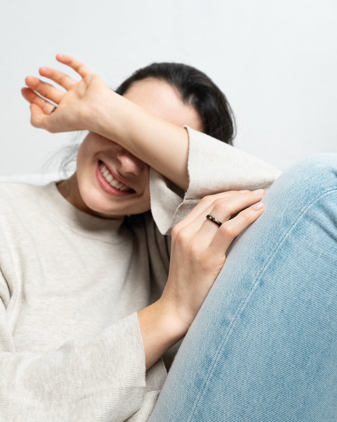 Black resin ring with metallic gold shimmer Vienna