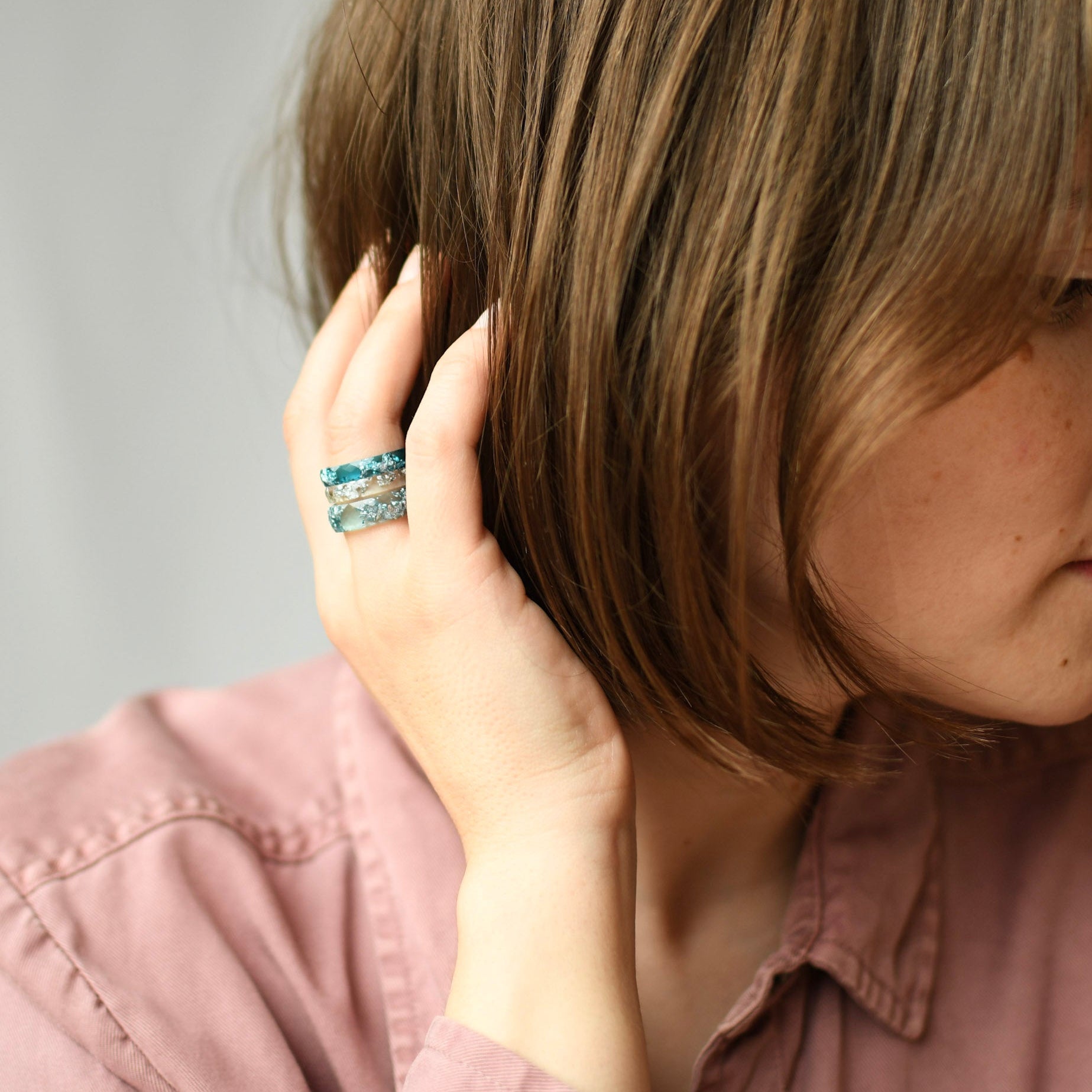 Silver Aurora – Schmaler facettierter klarer Ring