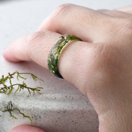Handmade unisex resin band with moss inclusions