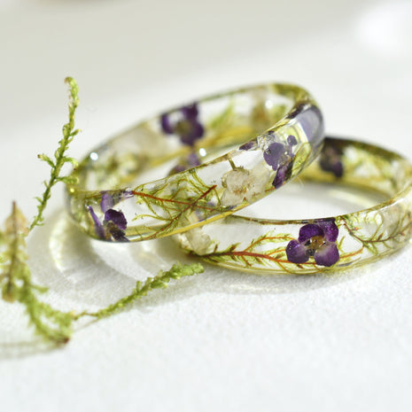 Resin ring with dried alyssum flowers and moss