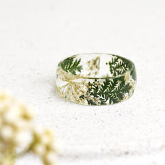 Resin ring with real Queen Anne’s lace flowers and green leaves