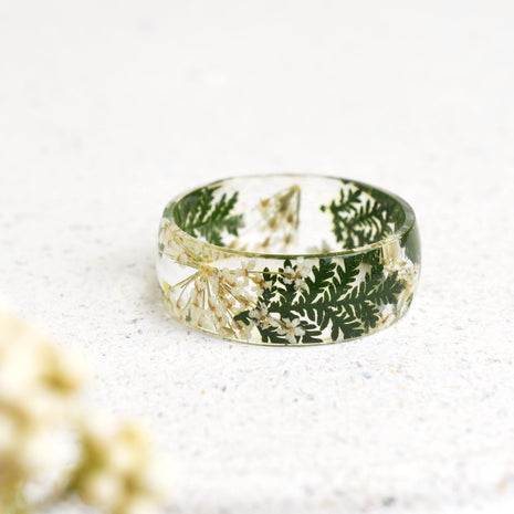 Resin ring with real Queen Anne’s lace flowers and green leaves