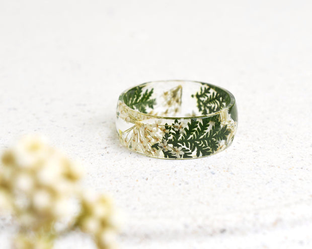 Resin ring with real Queen Anne’s lace flowers and green leaves