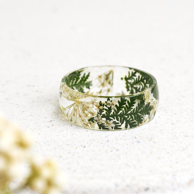 Resin ring with real Queen Anne’s lace flowers and green leaves