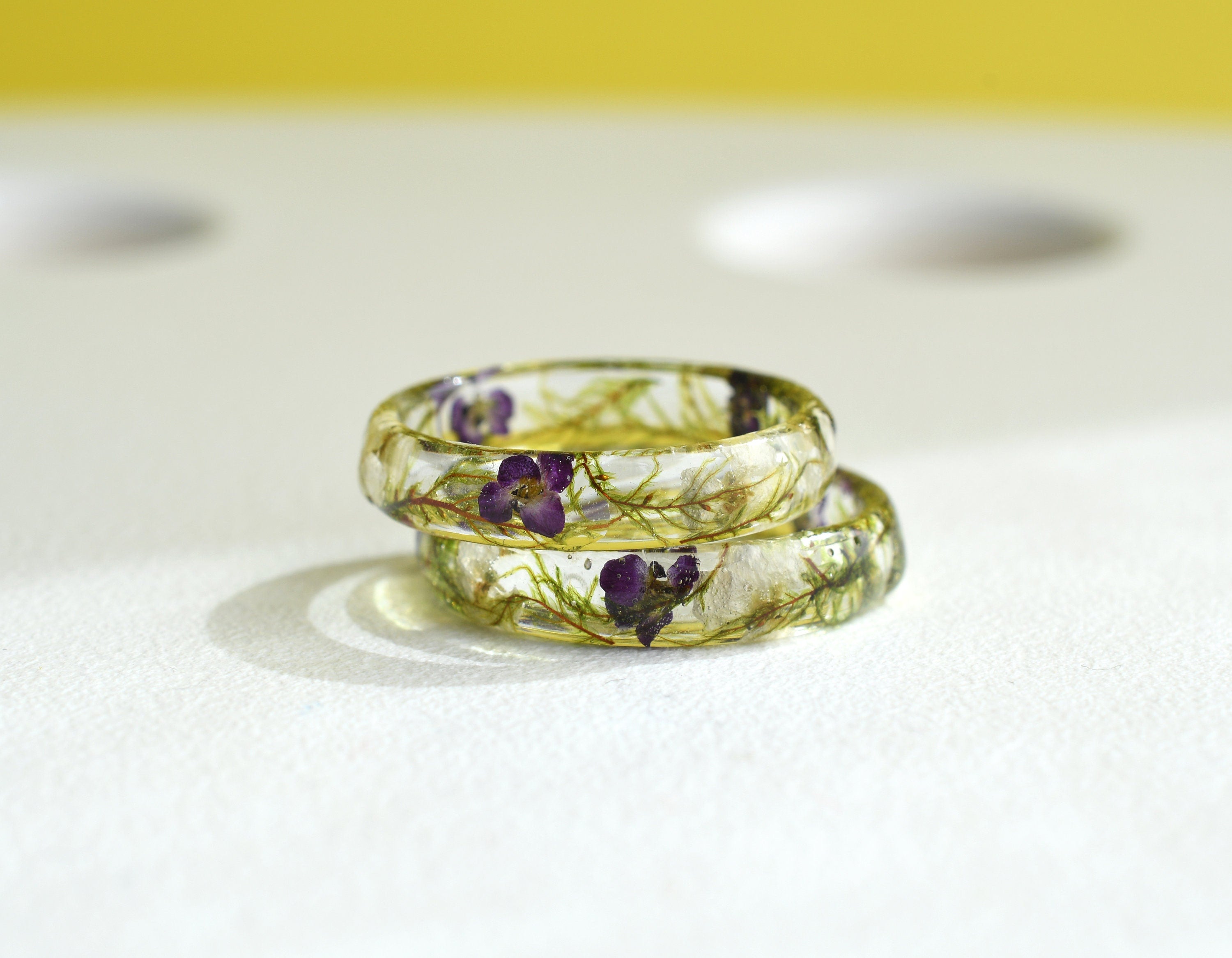 Transparent resin band with alyssum flowers inside