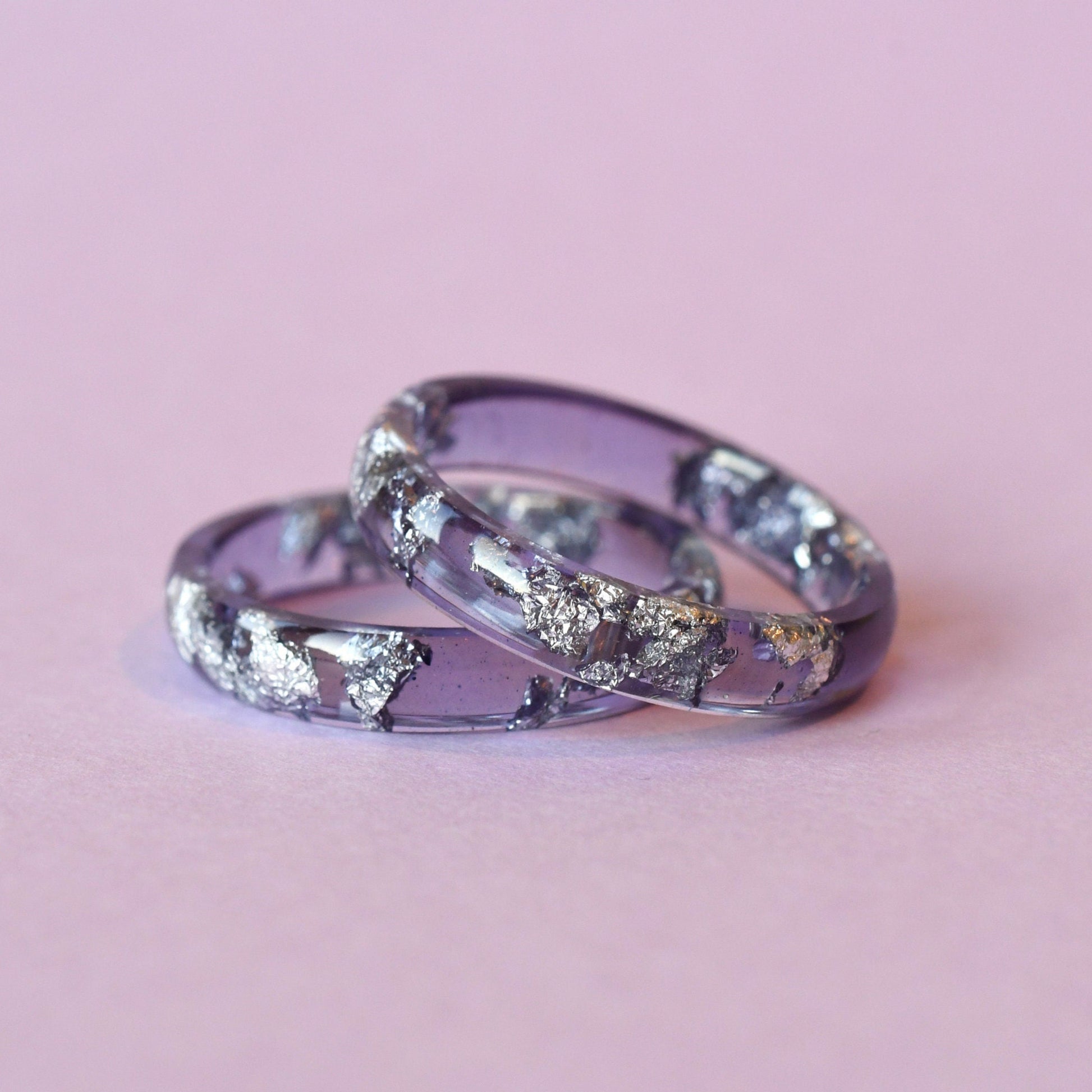 Handmade amethyst purple resin ring with silver leaf detail – crafted in Vienna by Resity