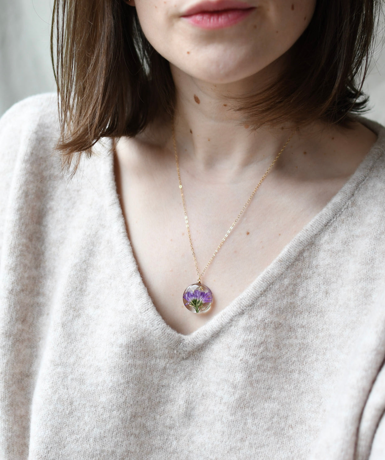 Real pressed aster botanical necklace — handmade in Vienna by Resity