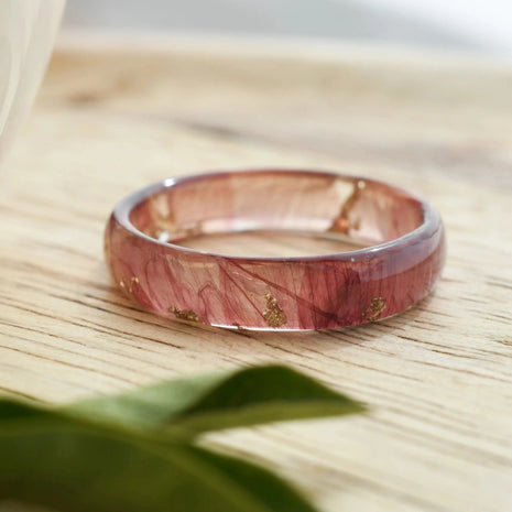 handmade poppy resin ring with gold flakes – Resity Vienna