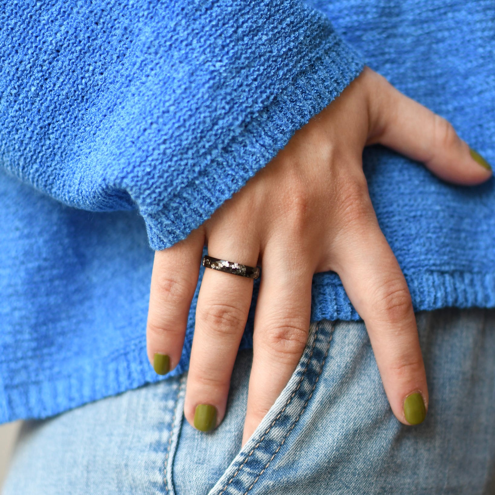 Midnight Echo – Slim Faceted Black Ring