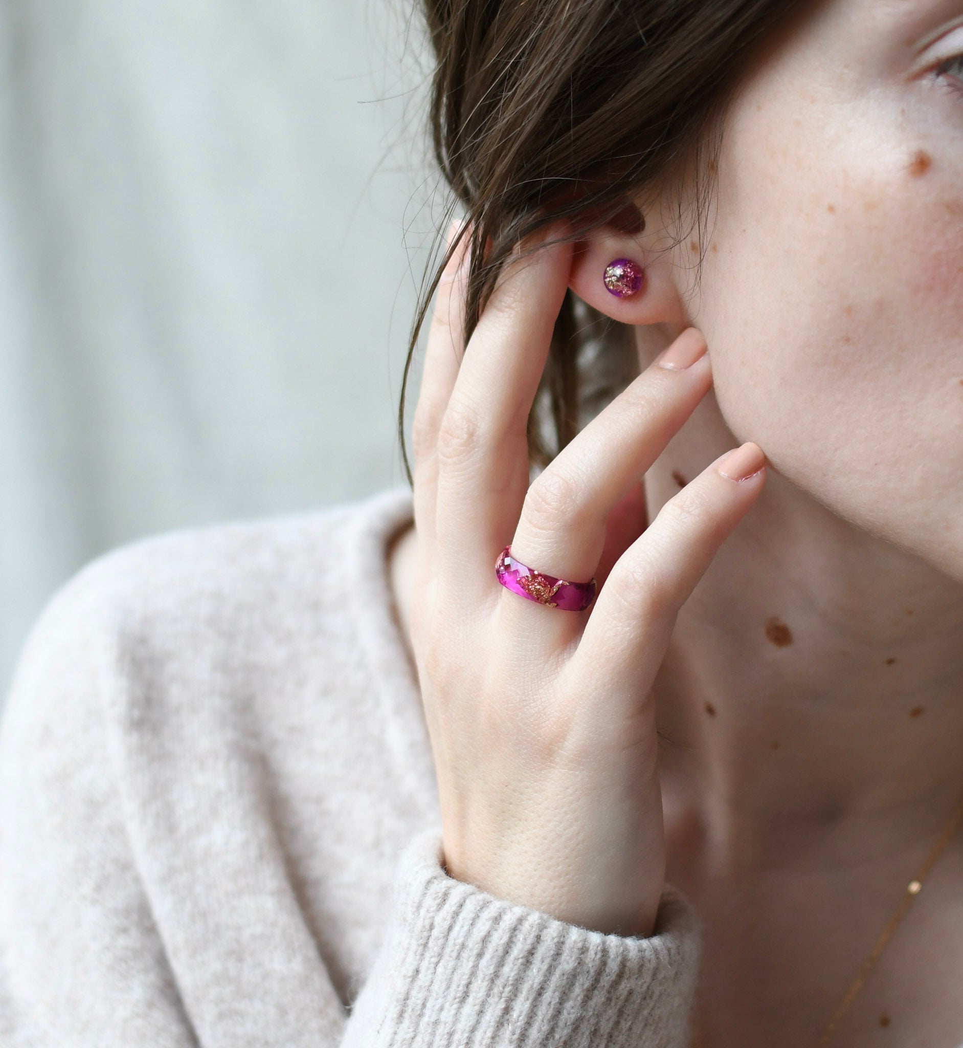 Magenta Earrings with Gold Foil – Kunstharz-Ohrstecker