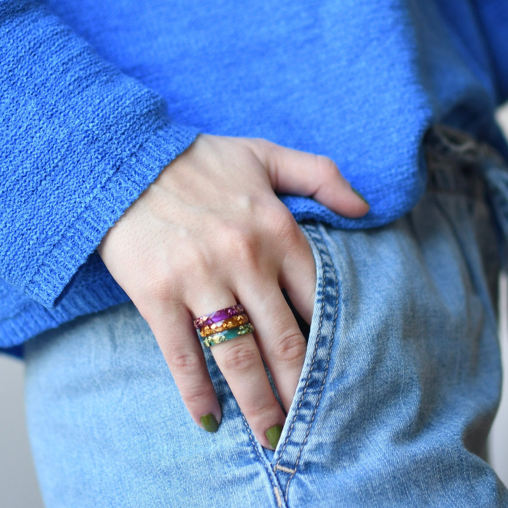 Golden Ember – Schmaler facettierter Bernstein-Ring