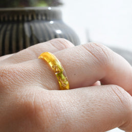 Narcissus Bloom Ring with real flower preserved in resin — handcrafted botanical jewelry by Resity