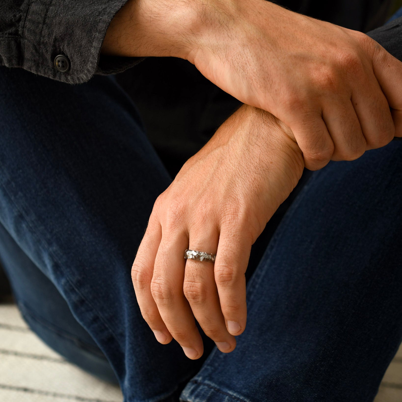 Grey industrial style mens ring handmade in Vienna worn on hand everyday look