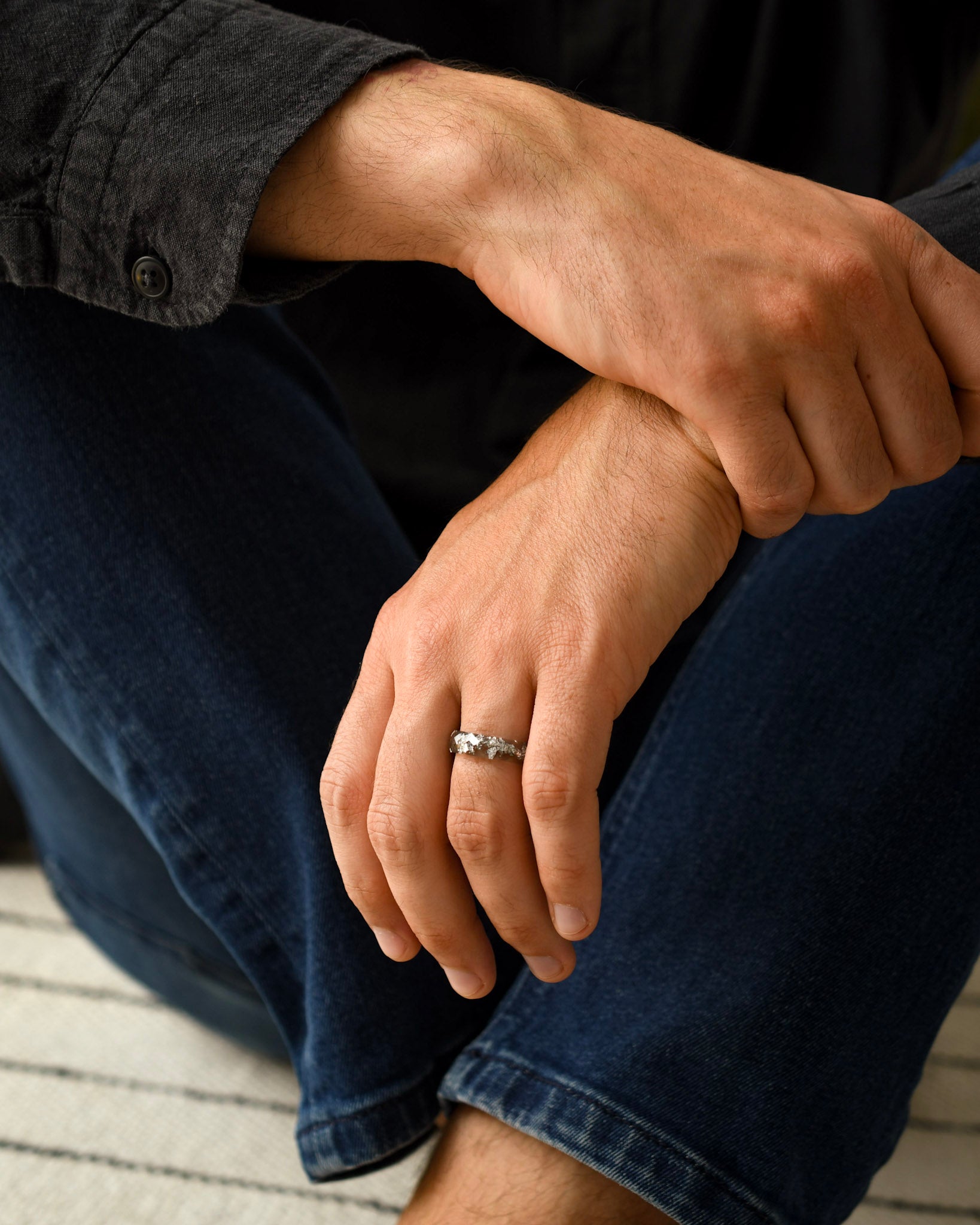 Grey industrial style mens ring handmade in Vienna worn on hand everyday look