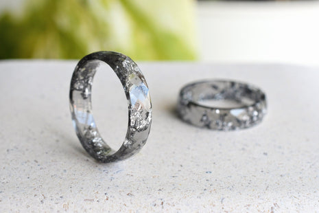 Faceted grey resin ring with shimmering silver flakes — minimalist unisex jewelry
