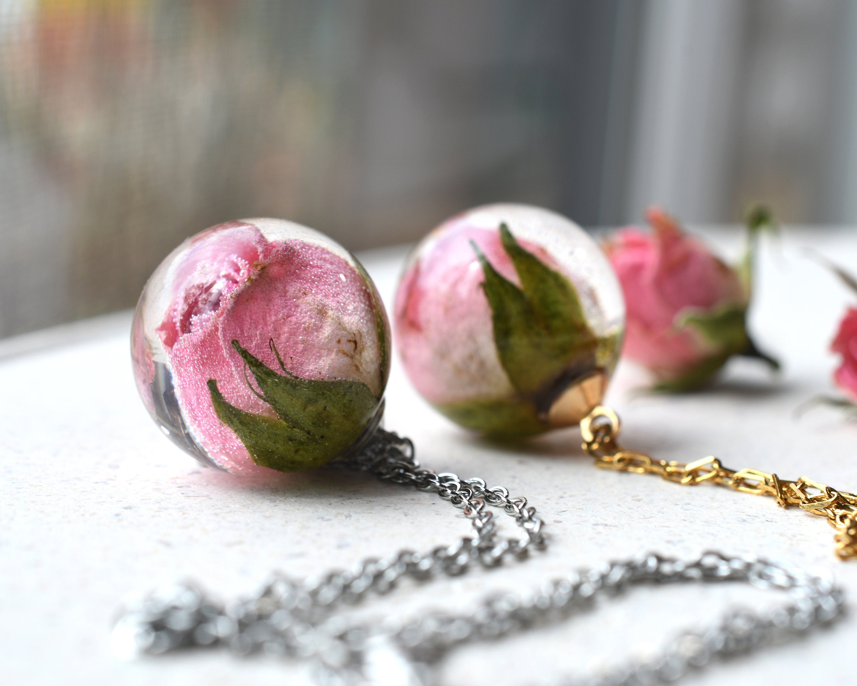 Resin sphere with pink rose