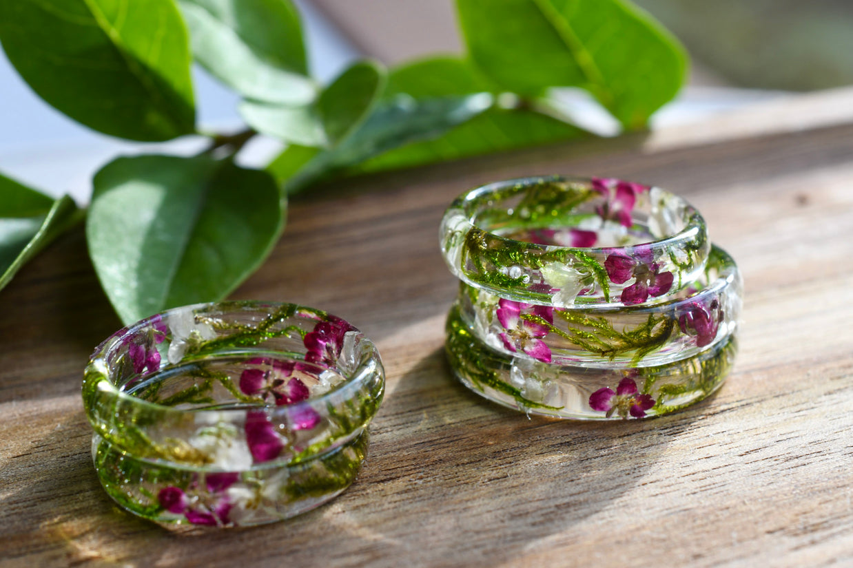 Thin clear resin ring with real moss and white alyssum flowers