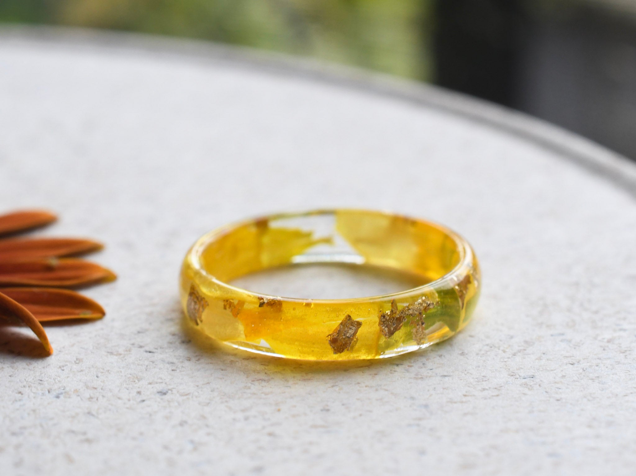 Narcissus resin ring with gold leaf — handcrafted botanical art jewelry from Vienna