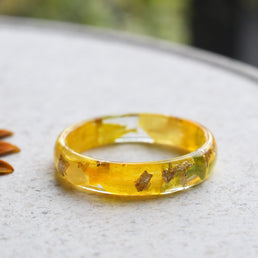 Narcissus resin ring with gold leaf — handcrafted botanical art jewelry from Vienna