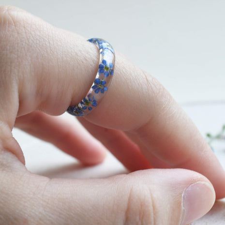 Nature-inspired resin band with blue flowers and metallic silver flakes