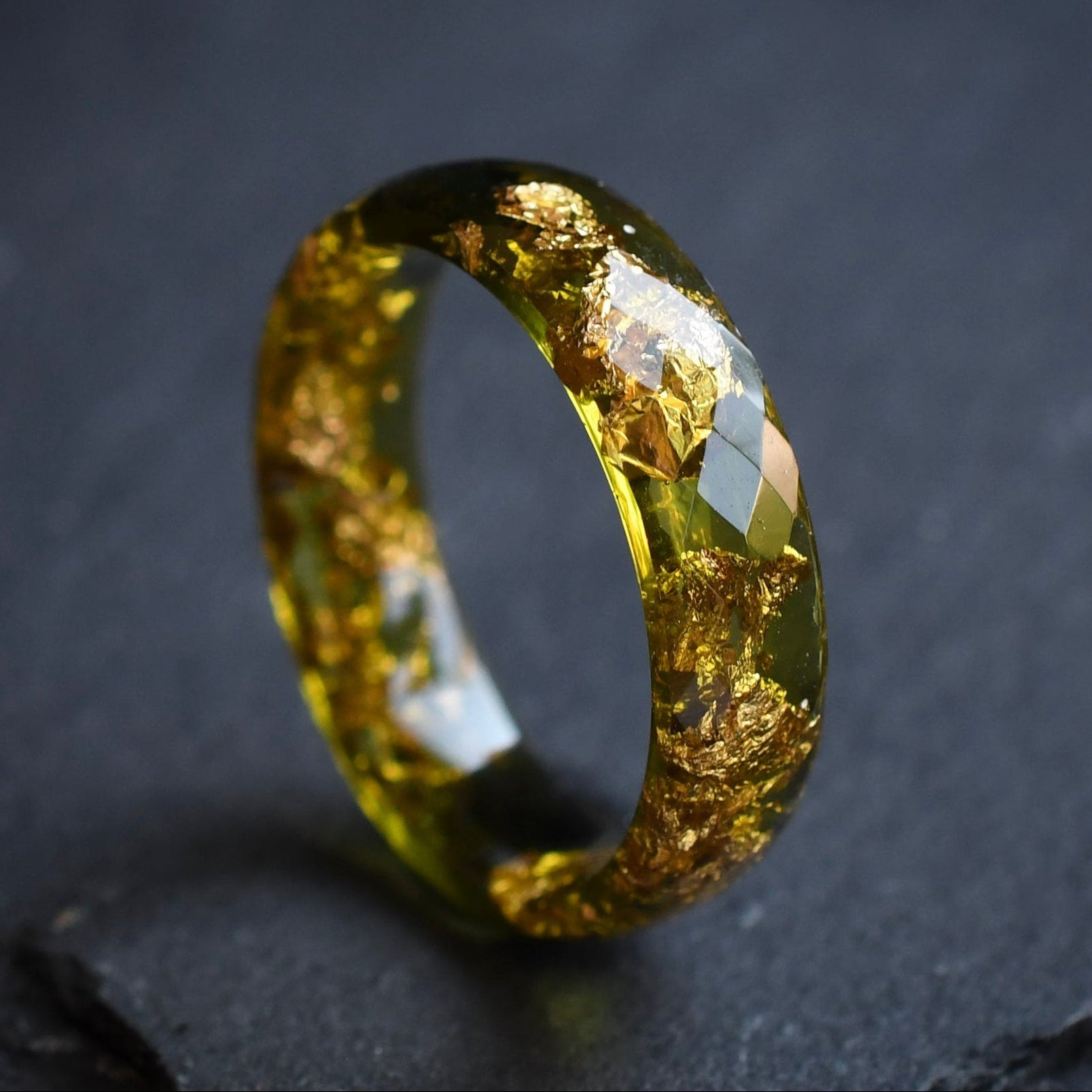 Olive gold faceted men’s band with metallic flakes and geometric finish