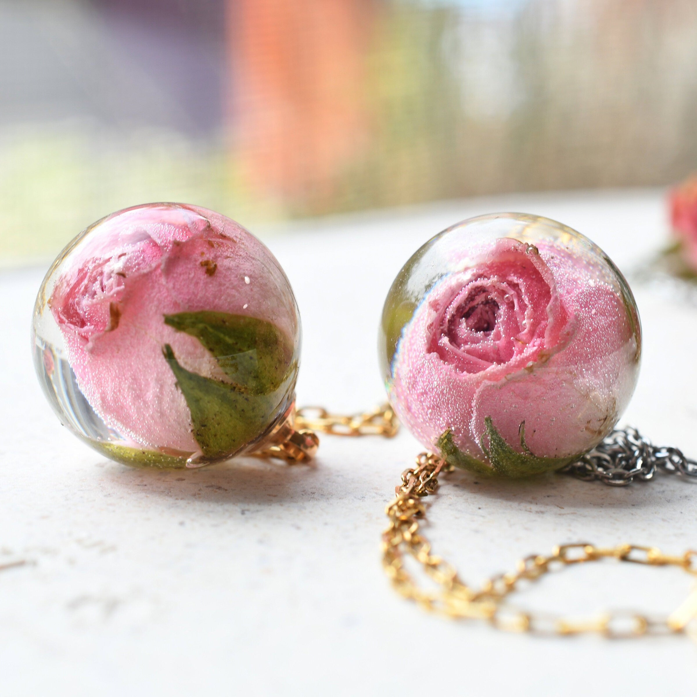 Romantic rose pendant in gold setting