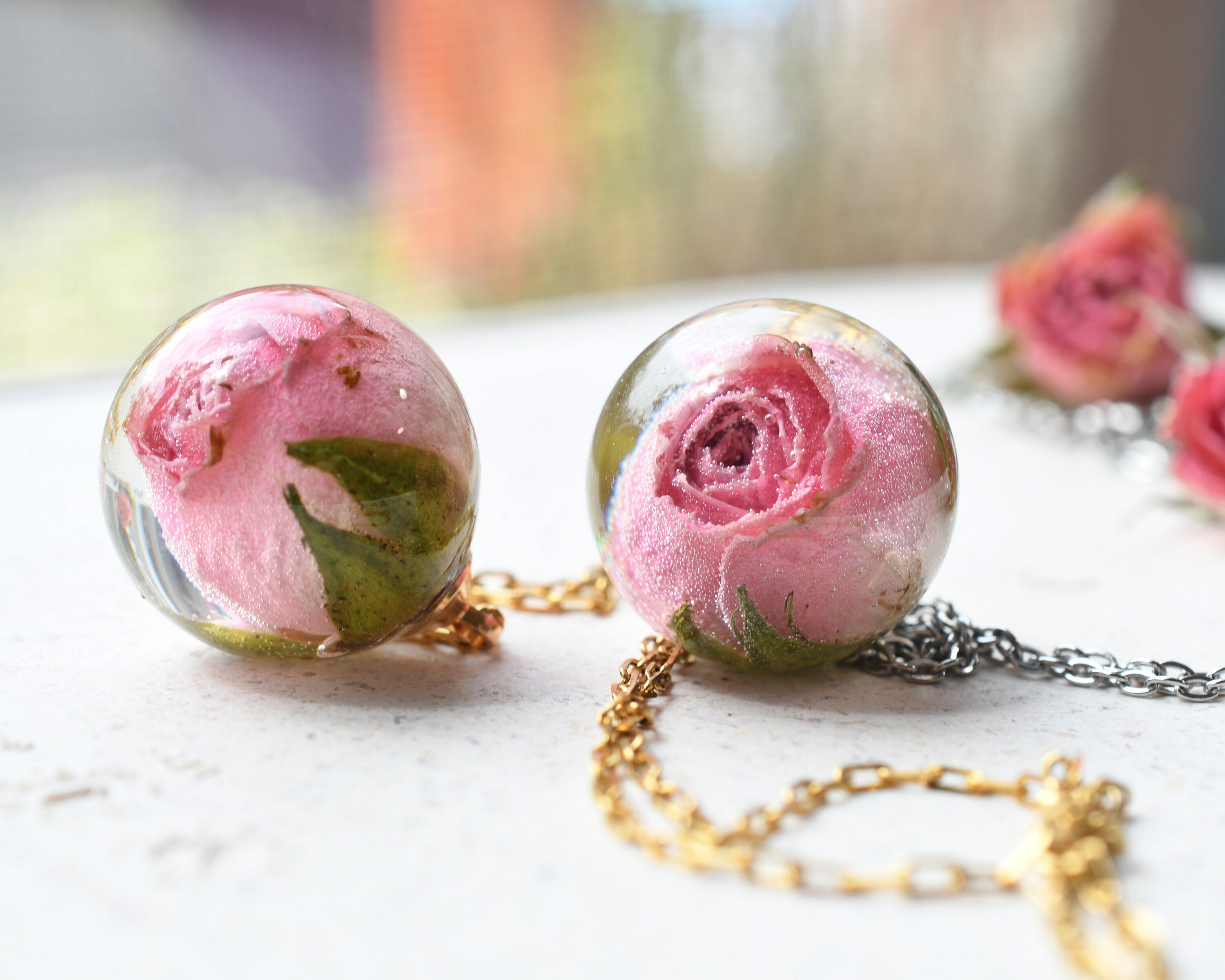 Romantic rose pendant in gold setting