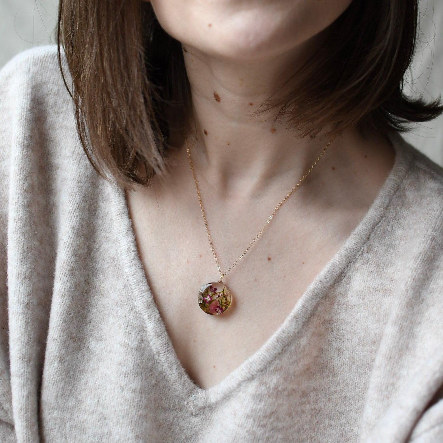 Rosewood Garden – Moss & Tourmaline Resin Necklace