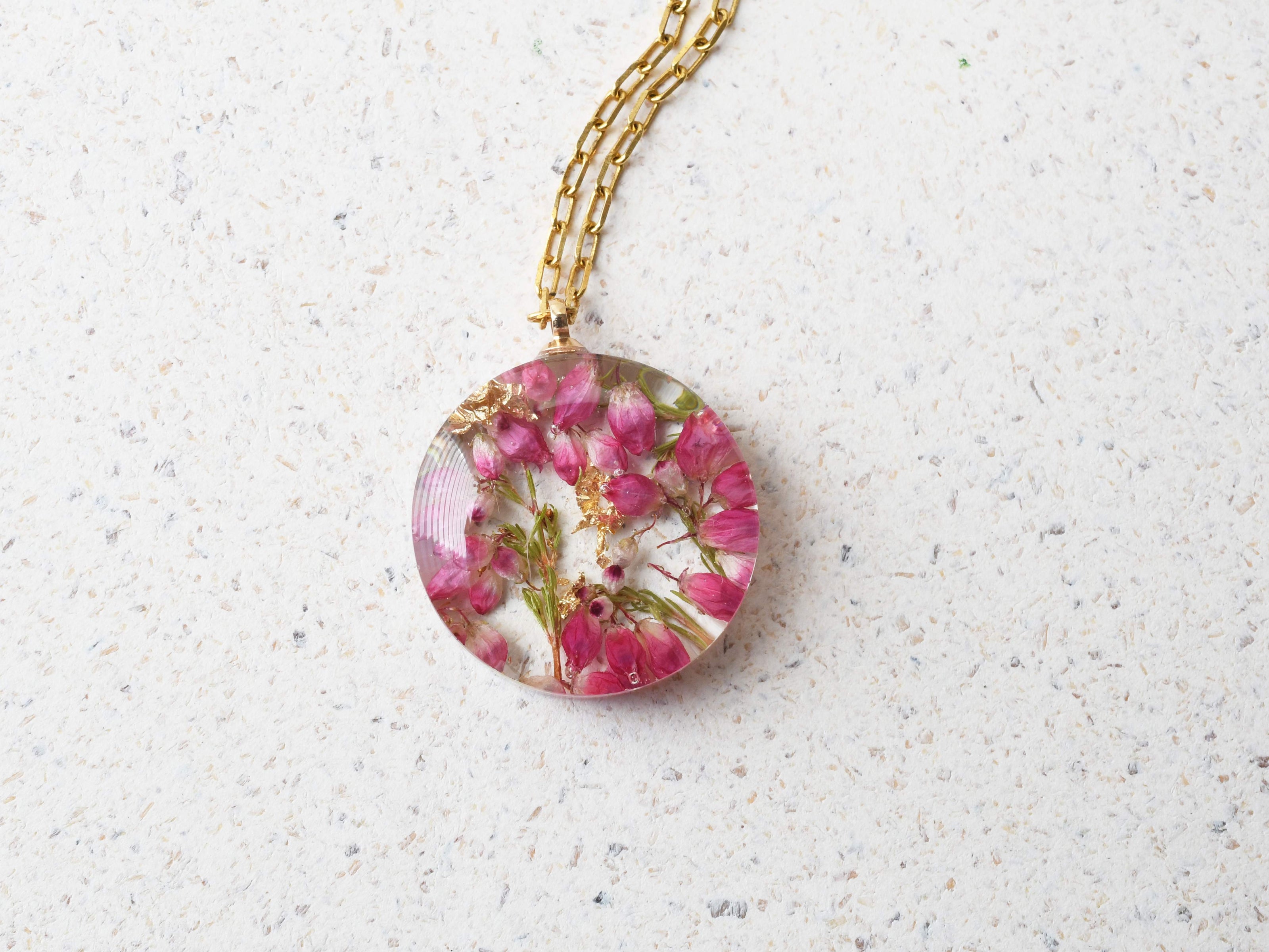 Romantic necklace with resin pendant and delicate heather flowers