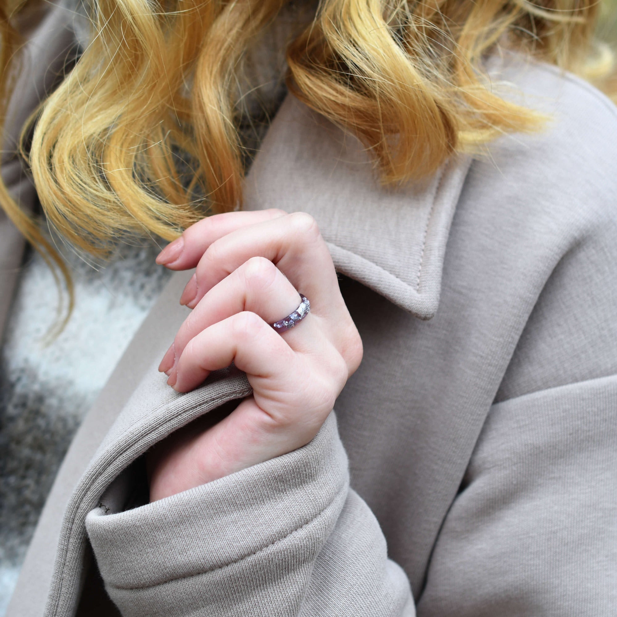 Modern lavender resin rings on couple’s hands, minimalist design jewelry by Resity