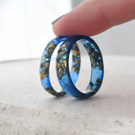 Sapphire resin couples rings worn on hands — handmade modern jewelry