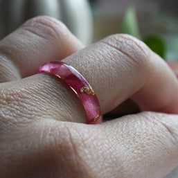 model wearing pink rose resin ring – handmade jewelry Vienna