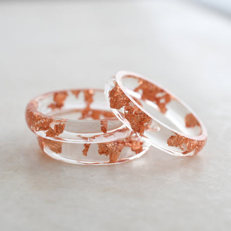 Transparent resin ring with rose gold flakes