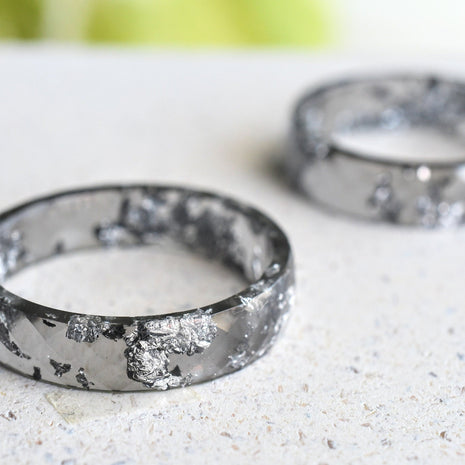 Grey faceted resin ring with silver flakes handmade by Resity in Vienna
