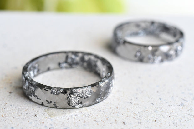 Grey faceted resin ring with silver flakes handmade by Resity in Vienna