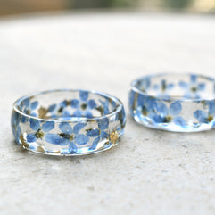 Handmade resin ring with real forget-me-not flowers and shimmering gold flakes