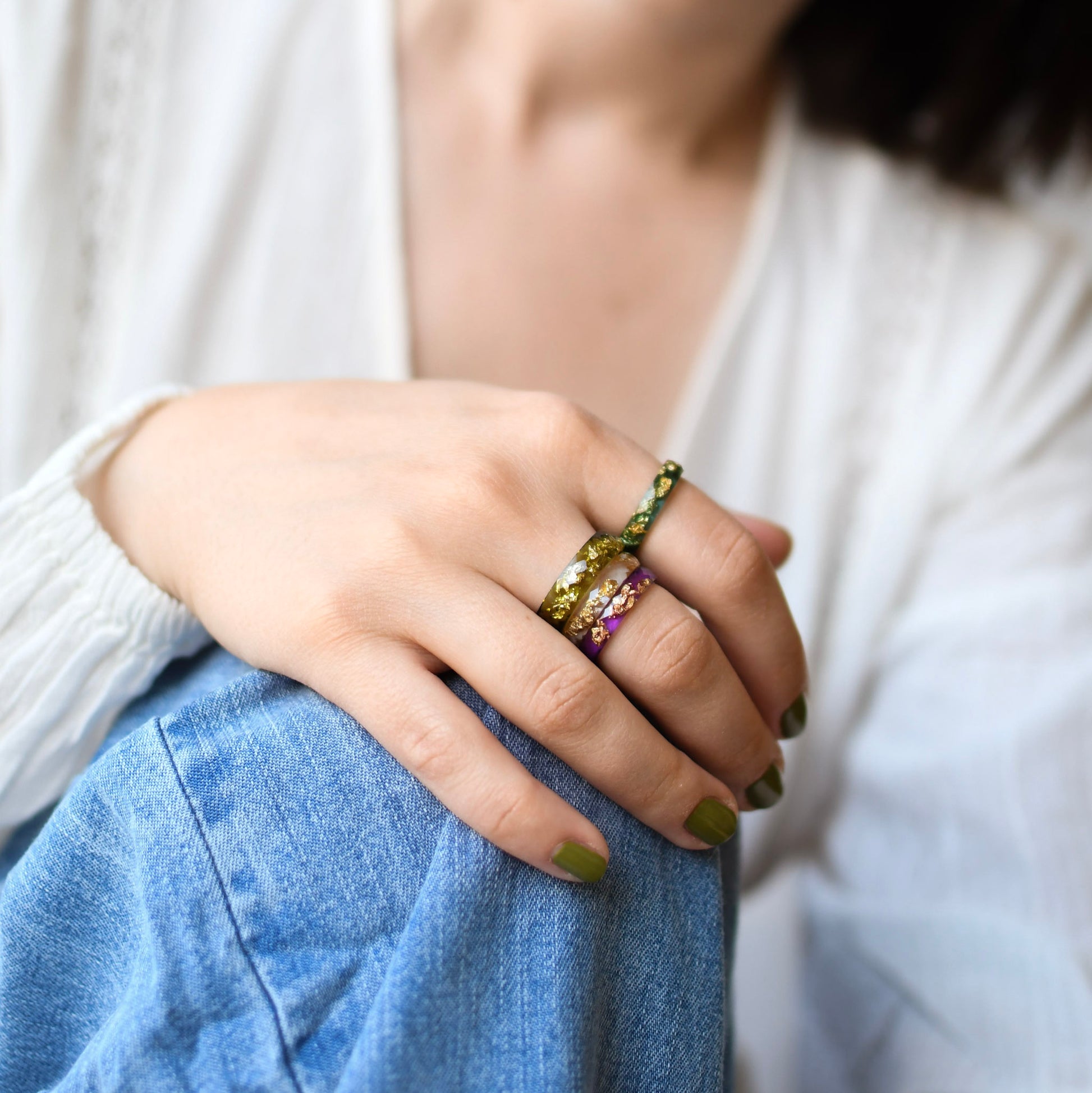 Amethyst Glow – Schmaler facettierter violetter Ring