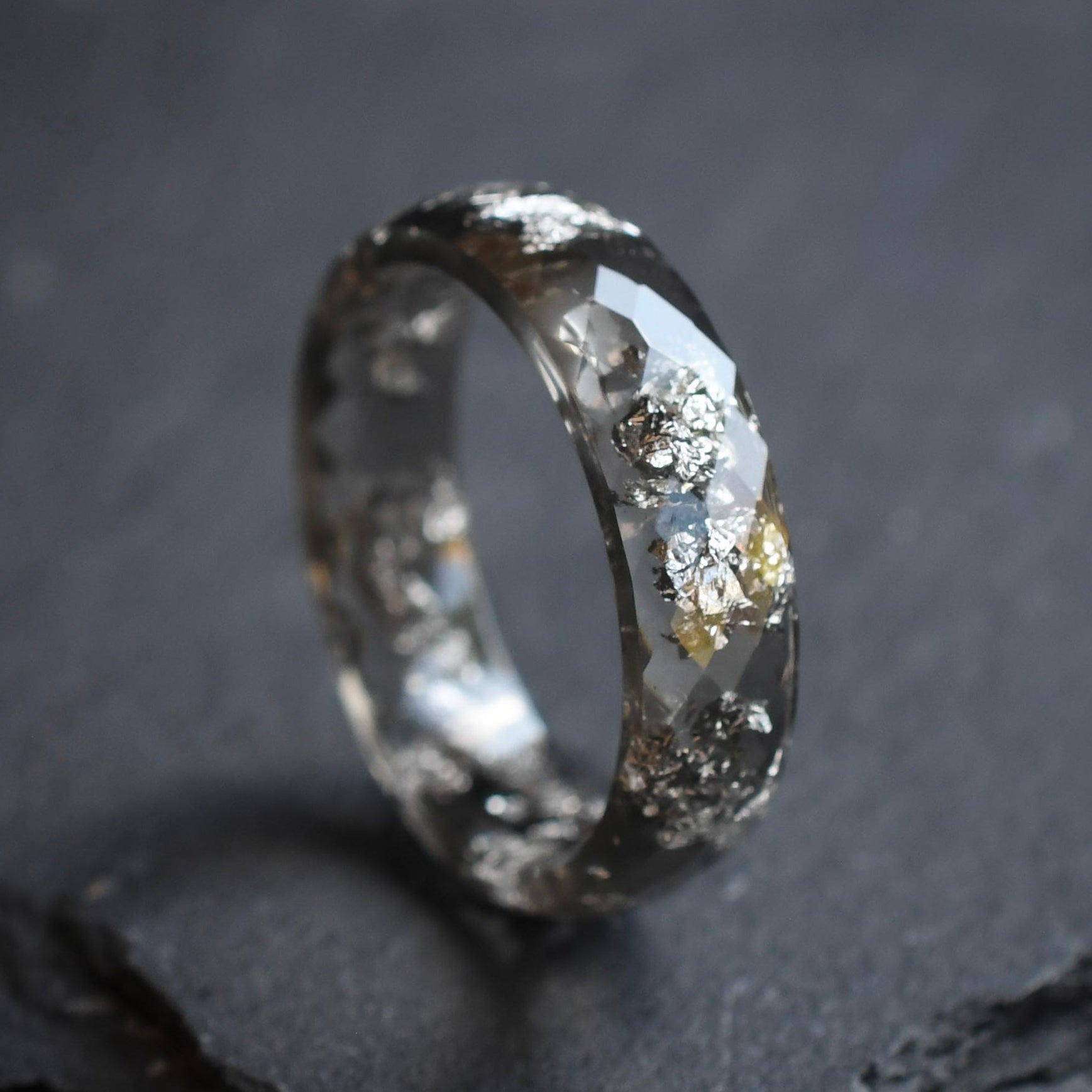 Handmade grey silver mens ring Urban Ash faceted resin close-up Vienna craftsmanship