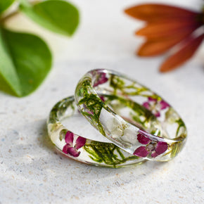 Moss and alyssum resin ring handmade by Resity in Vienna — delicate botanical jewelry