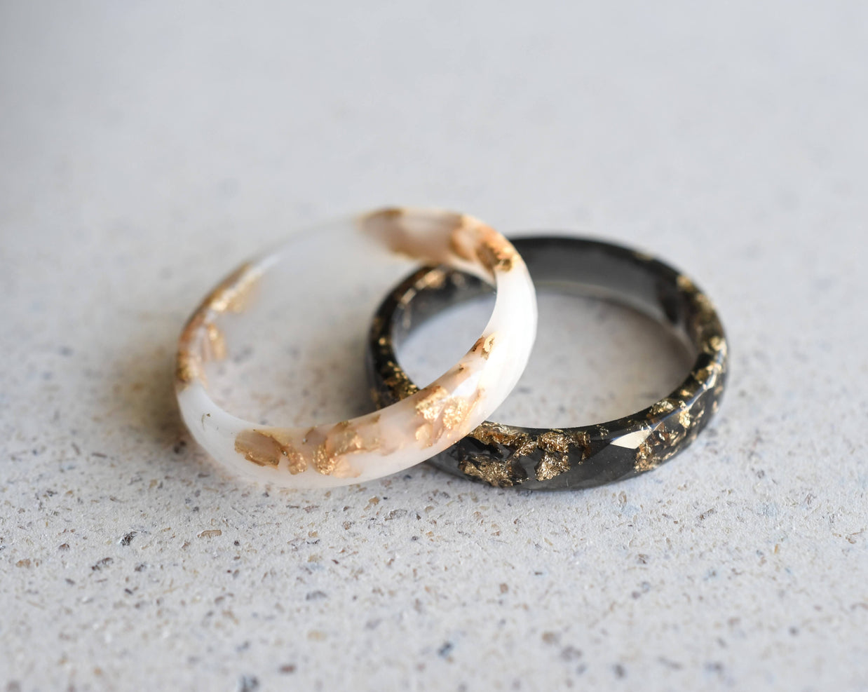 Faceted black and white resin ring bands — handcrafted unisex jewelry from Austria