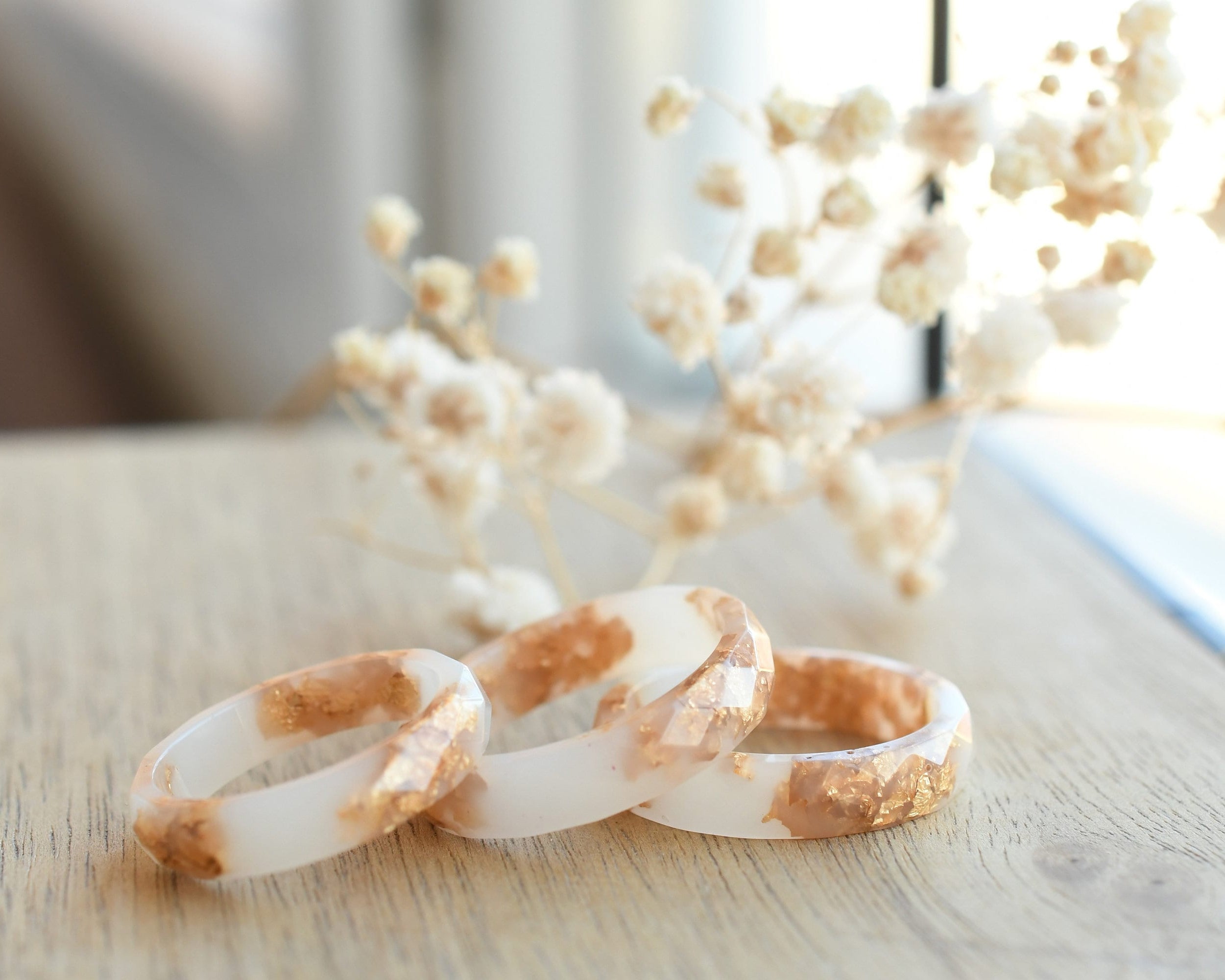 Ivory white resin ring with metallic gold shimmer Vienna