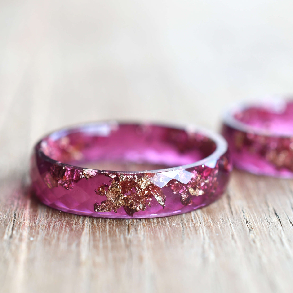 Handmade magenta resin ring with real gold leaf — modern statement jewelry crafted in Vienna by Resity